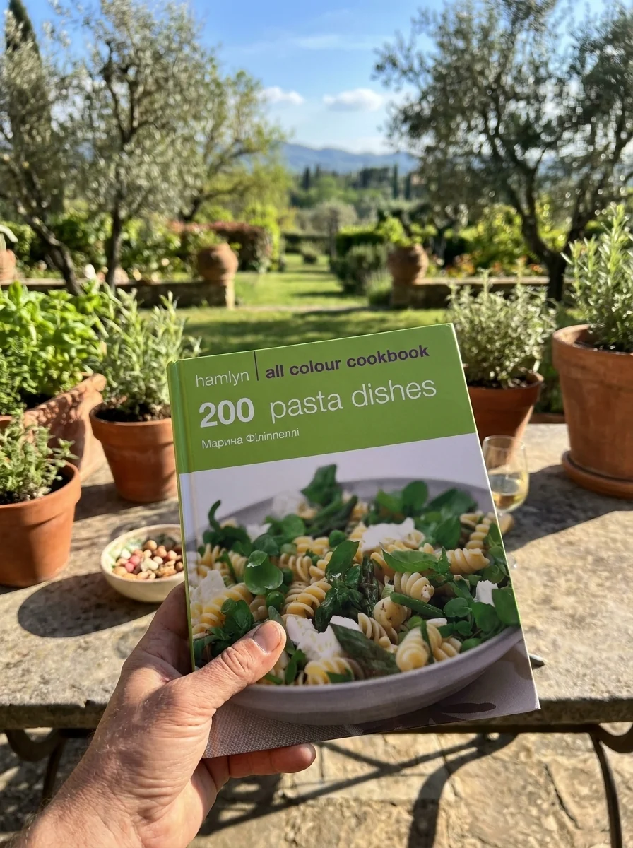 200 Pasta Dishes — Марина Філіппеллі, обкладинка