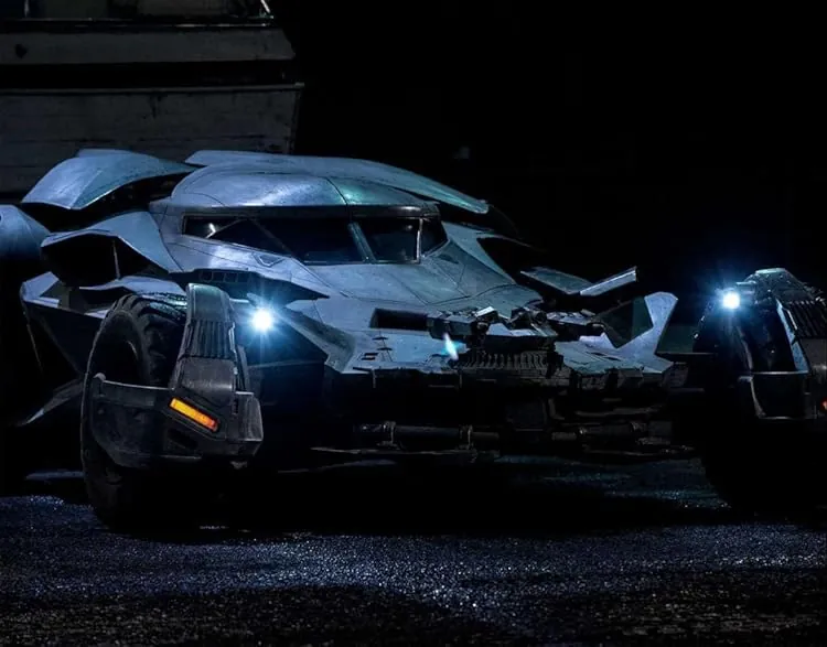 Batmobile: The Complete History (Revised and Expanded) — Марк Котта Ваз, фото 4