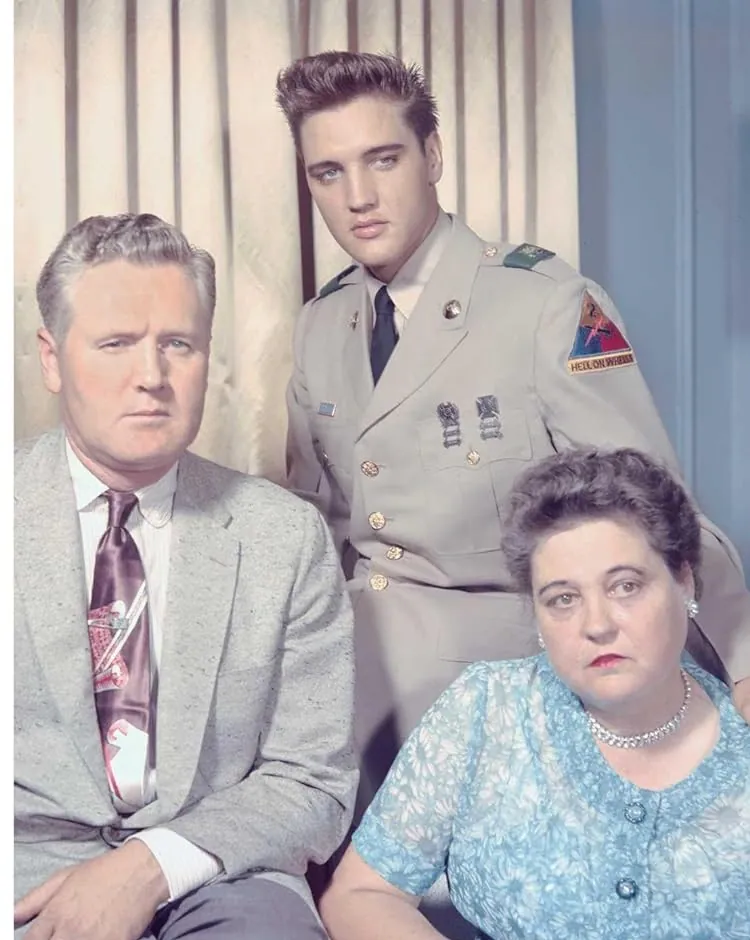 Elvis Presley Treasures. The Story of the King of Rock 'n' Roll Told Through His Personal Momentos — Джилліан Г. Гаар, фото 5