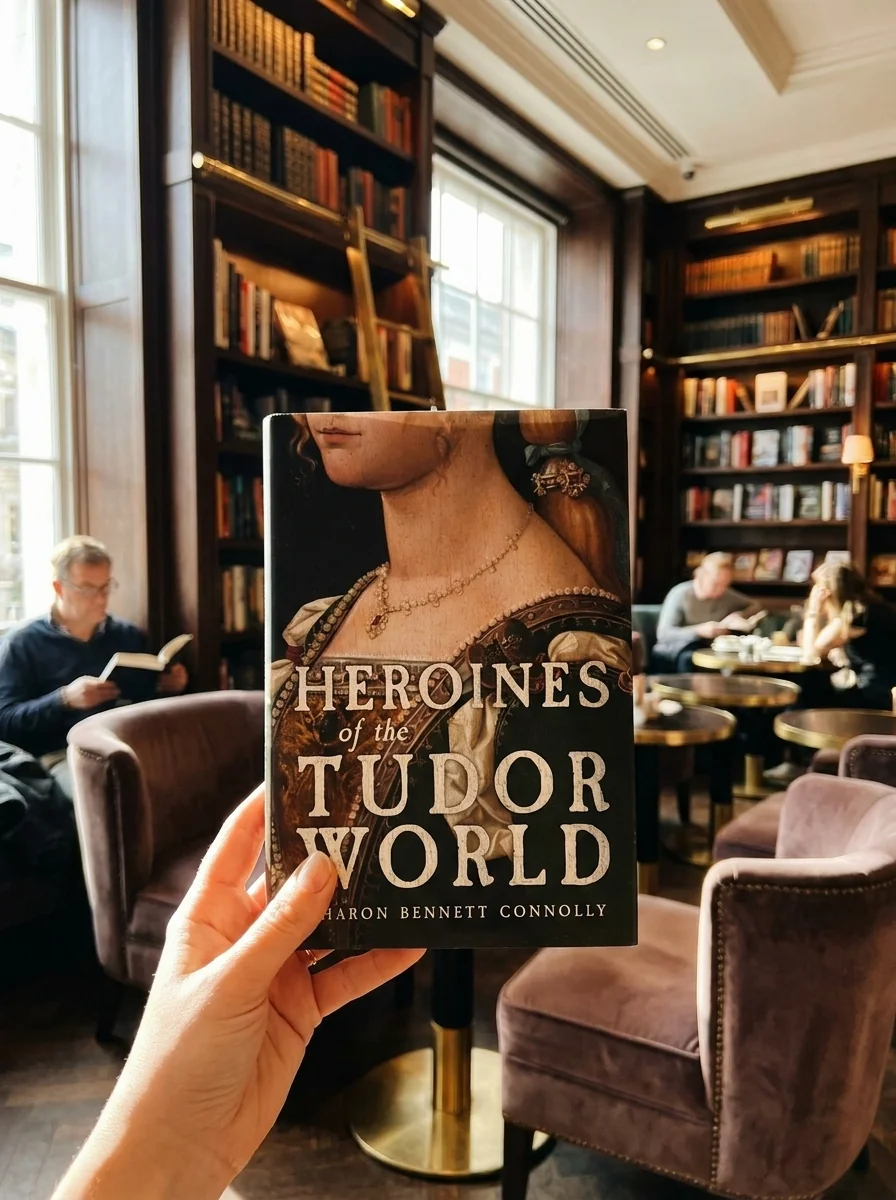 Heroines of the Tudor World — Шерон Беннетт Конноллі, обкладинка