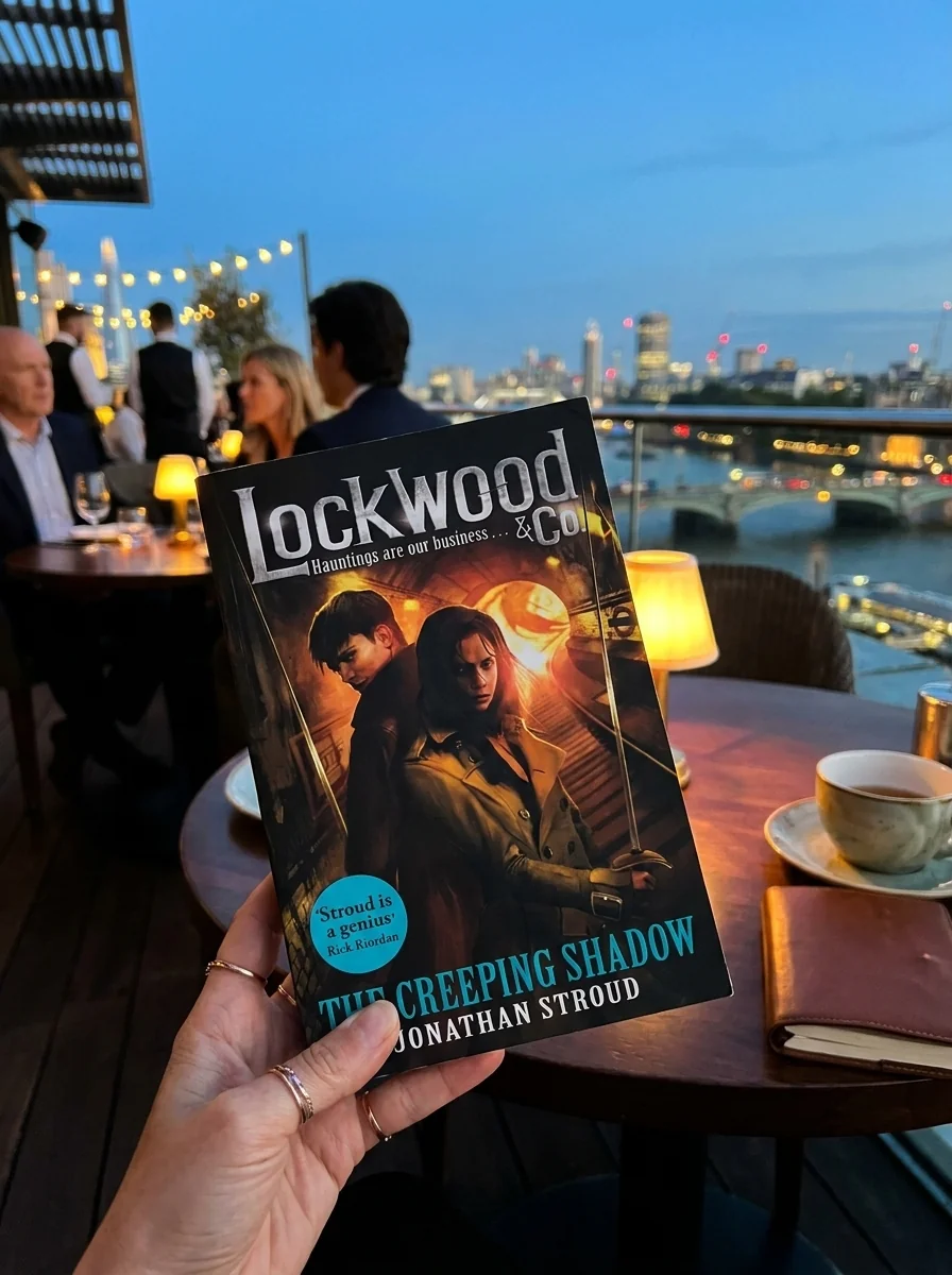 Lockwood & Co. The Creeping Shadow — Джонатан Страуд, обкладинка