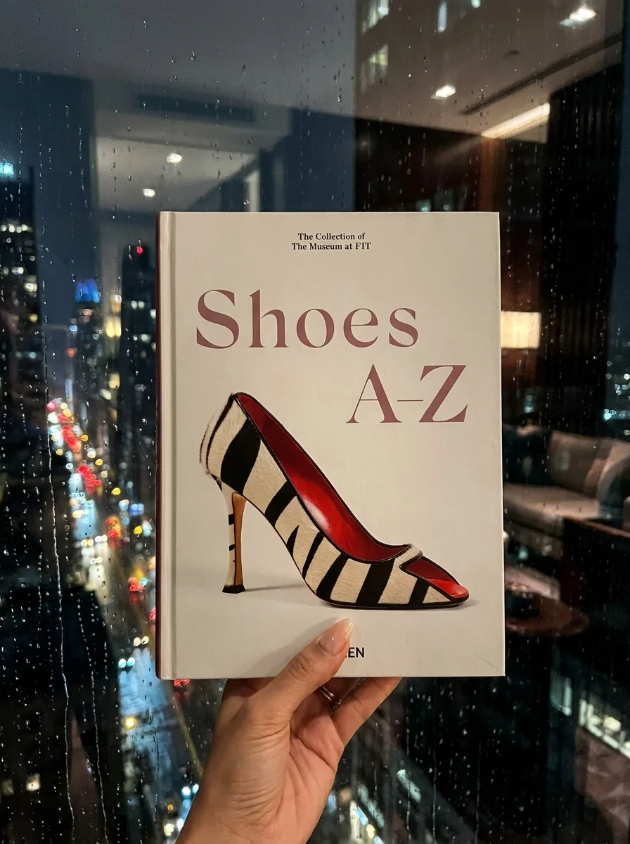Shoes A-Z. 45th Edition — Історія та публіцистика