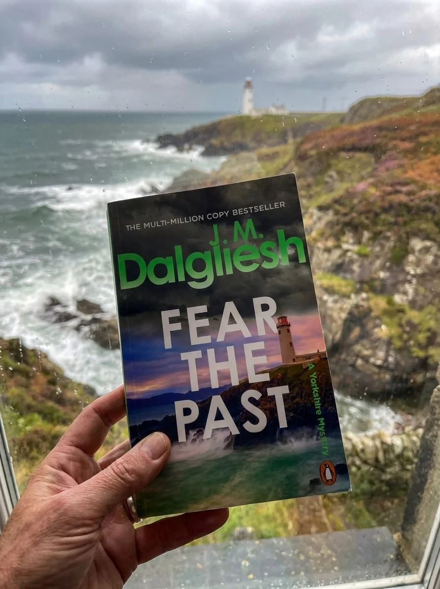 The Dark Yorkshire Crime Thriller. Fear the Past. Book 5 — Дж. М. Далгліш, обкладинка